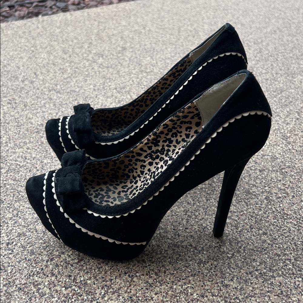 JESSICA SIMPSON Black High Heels with Bow Accent - Picture 13 of 13